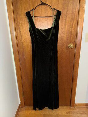 Vow’D Bridesmaid Deep Olive Velvet Bonsai Dress